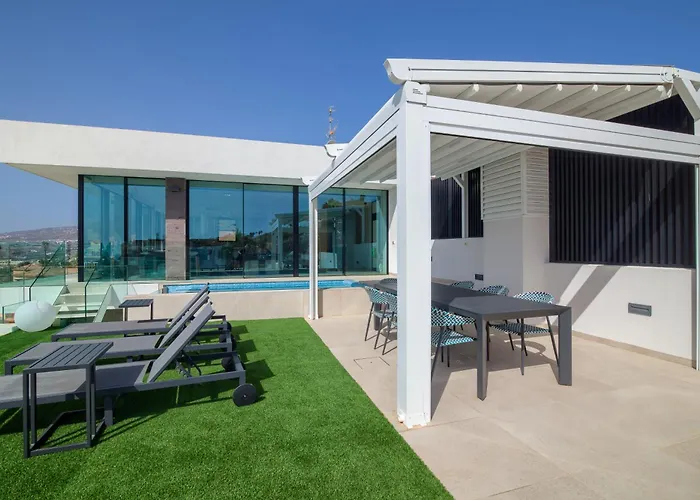 200m New E With Priv/heated Pool, Ocean View. Villa