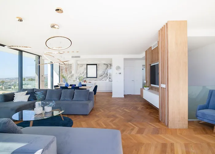 Villa 200m New E With Priv/heated Pool, Ocean View. *