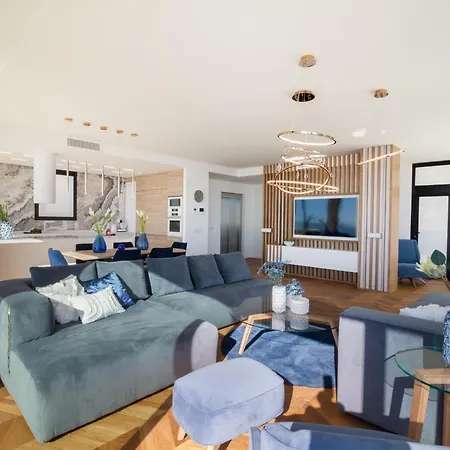 200m New E With Priv/heated Pool, Ocean View. Willa