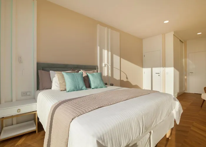 200m New E With Priv/heated Pool, Ocean View.