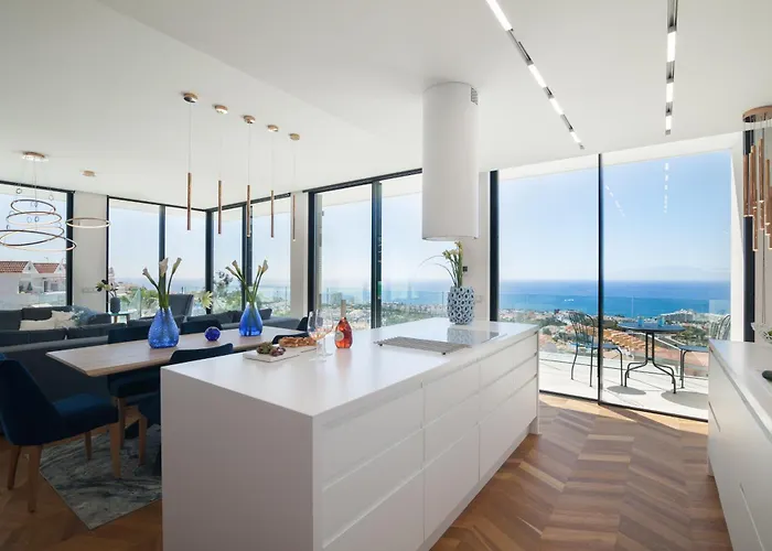 200m New E With Priv/heated Pool, Ocean View. * アデヘ